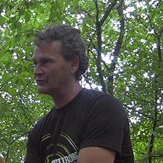 U tišinu i nazad: Izgon demona padavice, red. Dalibor Pešić i Bratislav Kostić